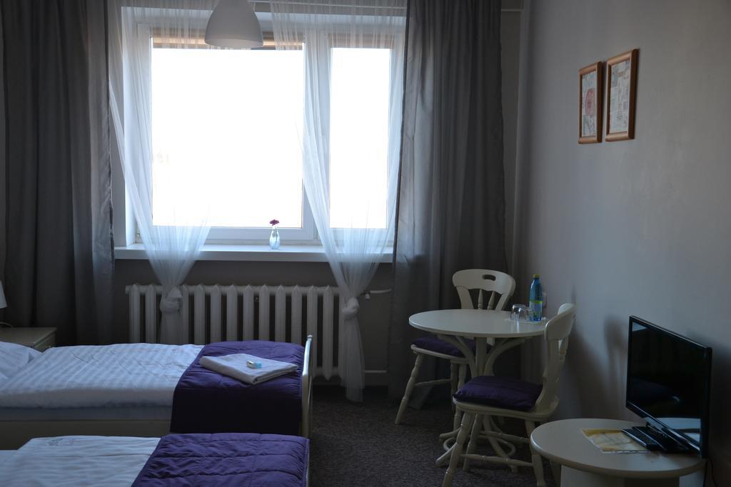 Hotel Pod Debem Zielona Gora  Exterior photo